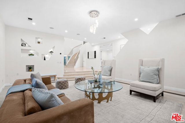 Drew Fenton | 1121 Roberto Lane Los Angeles CA | MLS: 7531913