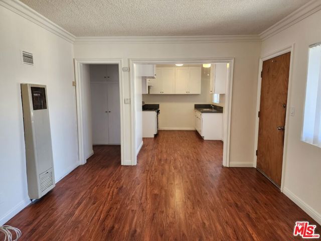 1038 S Harvard Boulevard, Los Angeles CA: https://media.crmls.org/mediaz/aeeb911a-e2bb-4a2b-a158-892e4302ecbf.jpg