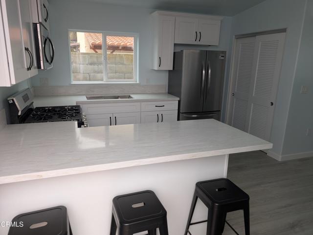 2220 Joyce Place, Oxnard CA: https://media.crmls.org/mediaz/aeebc7ec-f043-4f76-8f2f-e826ed6670f2.jpg