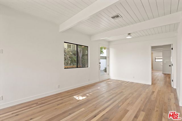 4950 Marmol Drive, Woodland Hills CA: https://media.crmls.org/mediaz/aeec5896-c3d2-40a3-9c2e-37132ac81993.jpg