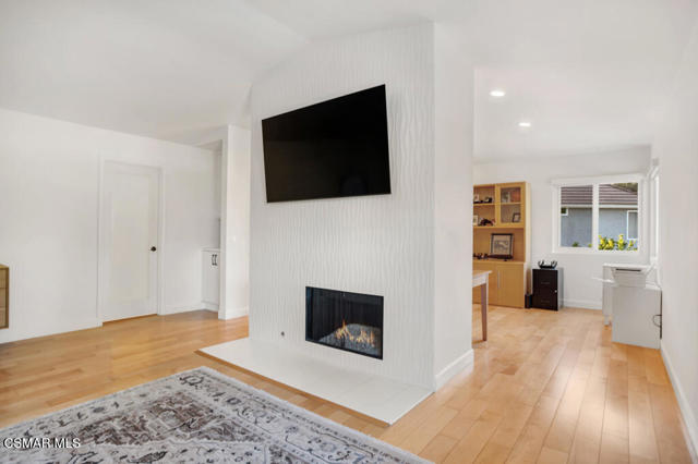 29504 Woodbrook Drive, Agoura Hills CA: https://media.crmls.org/mediaz/aeec6627-8989-4ae6-a1a6-43a9f93d58ab.jpg