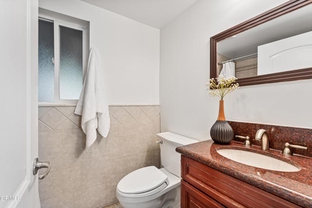 453 Frontenac Avenue, Los Angeles CA: https://media.crmls.org/mediaz/aeecc2d6-0891-41c1-9fd2-b54ad84d5fc2.jpg