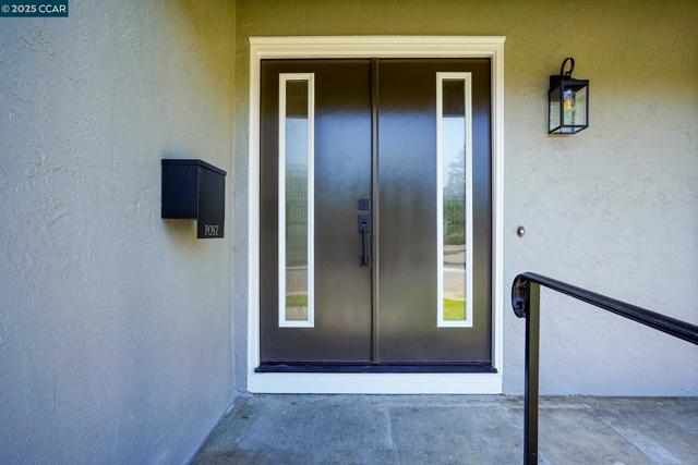 715 Graymont Circle, Concord CA: https://media.crmls.org/mediaz/aeed39fe-ac7e-484b-865e-9016db826fb0.jpg