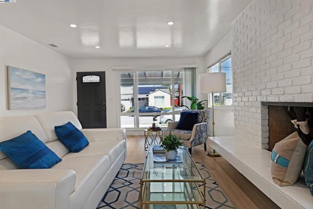 3495 Carrillo Dr, San Leandro CA: https://media.crmls.org/mediaz/aeedb22c-ff6b-4639-88ed-6bd84934e67c.jpg