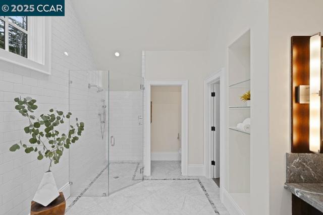 15 Cascade Ln, Orinda CA: https://media.crmls.org/mediaz/aeedc9fa-f1db-43d1-8524-0661b656651a.jpg
