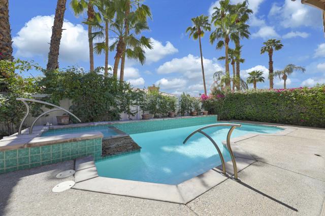 245 Strada Nova, Palm Desert, CA 92260