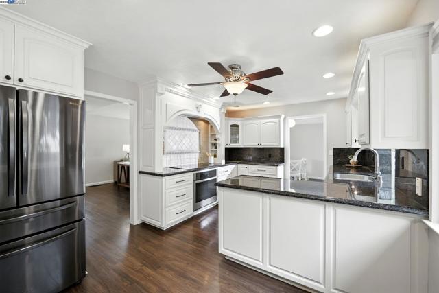 2740 Mohawk Cir, San Ramon CA: https://media.crmls.org/mediaz/aeefd387-7bc9-4d89-813a-003726803672.jpg