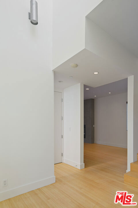43 Ozone Avenue, B photo 7