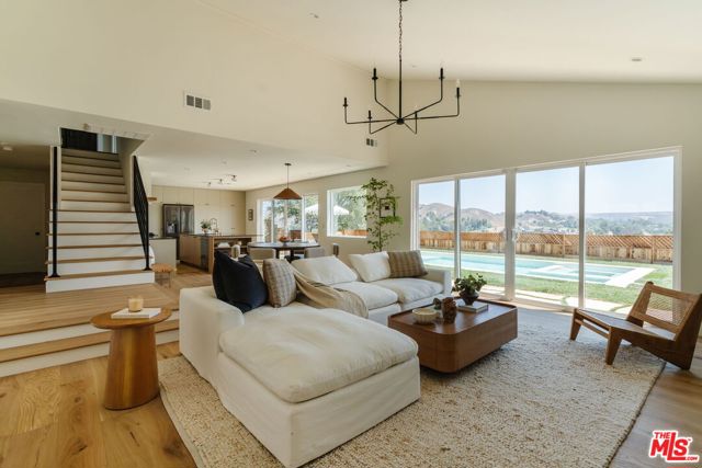 29204 Deep Shadow Drive, Agoura Hills CA: https://media.crmls.org/mediaz/aeeff485-f06b-4c7a-b6e2-195c59e35a2a.jpg