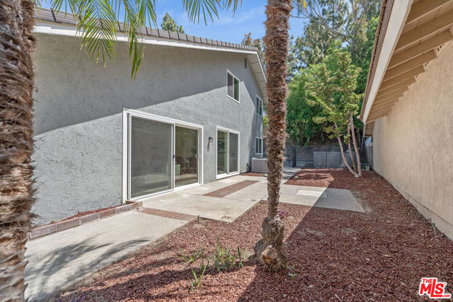 19 Rippling, Irvine CA: https://media.crmls.org/mediaz/aef09c7d-3ea8-42bf-98bd-464784efc2f8.jpg