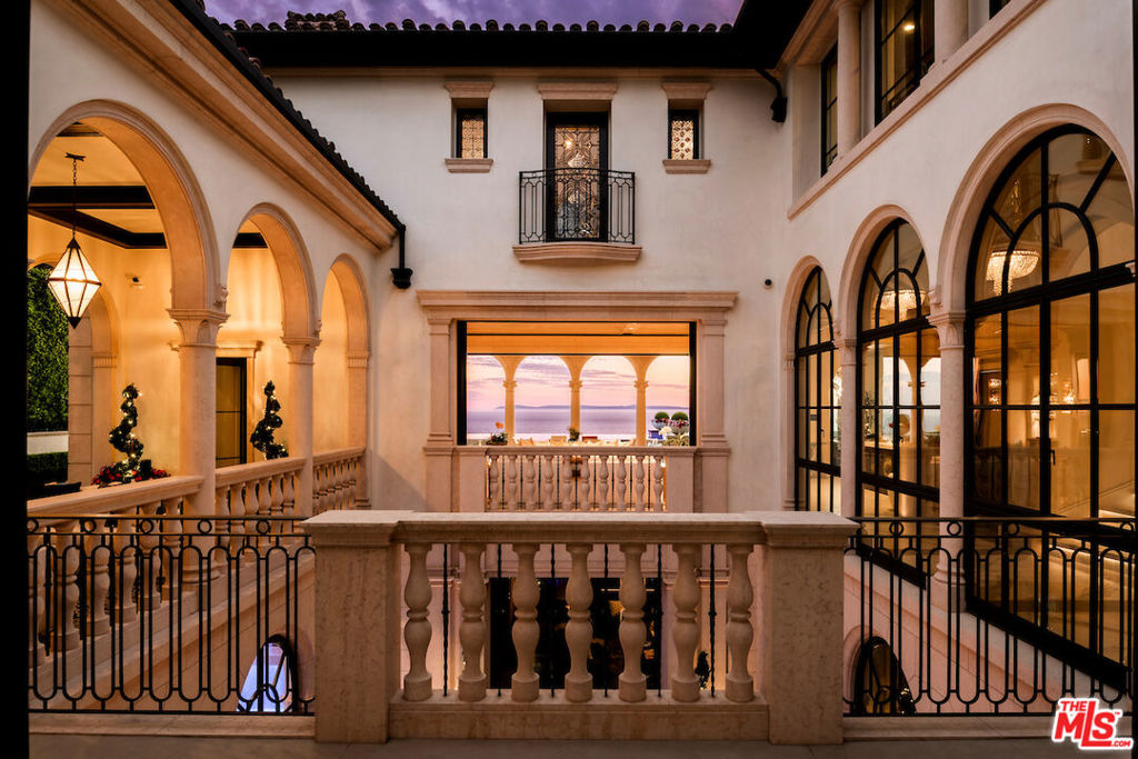 https://media.crmls.org/mediaz/aef0d759-ee2f-4bc4-a8bf-b75c74bf6e29.jpg?preset=X-Large