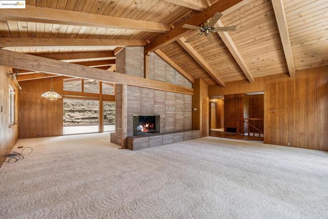 5201 Alhambra Valley Rd, Martinez CA: https://media.crmls.org/mediaz/aef11aab-204c-4b96-b23f-375a427da020.jpg