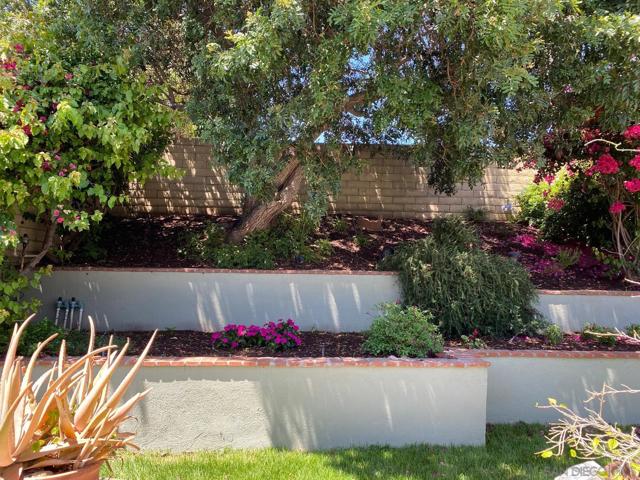 359 W Glenwood Ave, Fullerton CA: https://media.crmls.org/mediaz/aef12a64-1b6b-45fa-a225-078211edc0cd.jpg