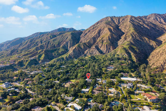 2060 Windover Road, Pasadena CA: https://media.crmls.org/mediaz/aef1d580-8a33-4ba1-a678-4445c304898d.jpg