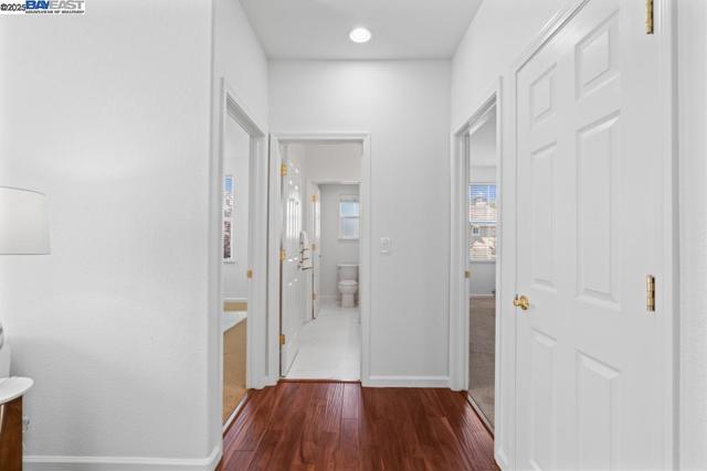 1525 Whispering Oaks Way, Pleasanton CA: https://media.crmls.org/mediaz/aef21d99-65f8-44a2-900c-9f0befafa081.jpg