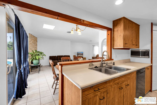 2222 N Acacia Road, Palm Springs CA: https://media.crmls.org/mediaz/aef227c5-27e1-4871-89e6-9e8e7e96598b.jpg