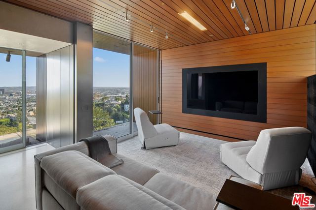 1430 Sunset Plaza Drive, Los Angeles CA: https://media.crmls.org/mediaz/aef2314c-15d5-4fae-b439-94de2558aea6.jpg