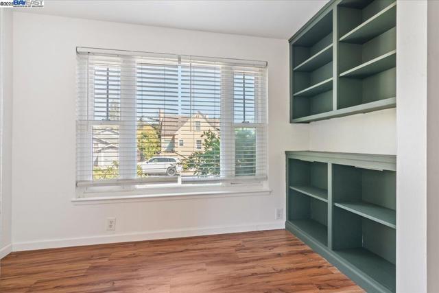137 Viewmont Ave, Vallejo CA: https://media.crmls.org/mediaz/aef234c2-10e4-4c44-9c1e-493fbaa84068.jpg