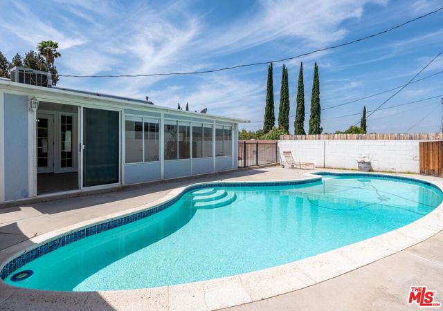 18717 Kimbrough Street, Canyon Country CA: https://media.crmls.org/mediaz/aef23f77-6010-488b-897f-aac8834e3cb1.jpg