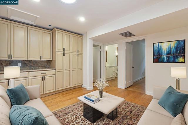 9 Wanda Way, Martinez CA: https://media.crmls.org/mediaz/aef253a5-d538-48e6-b836-df9a72703fd4.jpg