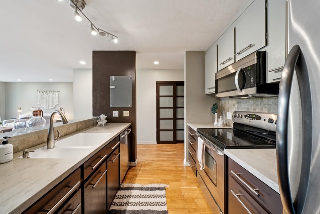 Image 13 of 56 For 2101 Shoreline Dr  153