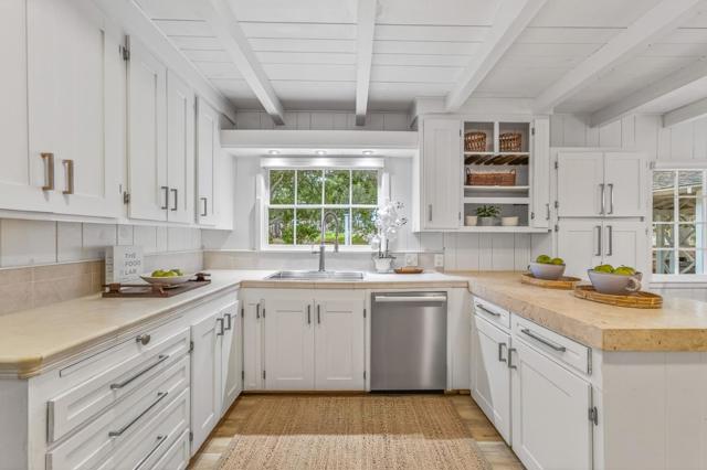 25905 Junipero Avenue, Carmel CA: https://media.crmls.org/mediaz/aef2bd34-1985-4a26-a0fa-945ae19d5b9a.jpg