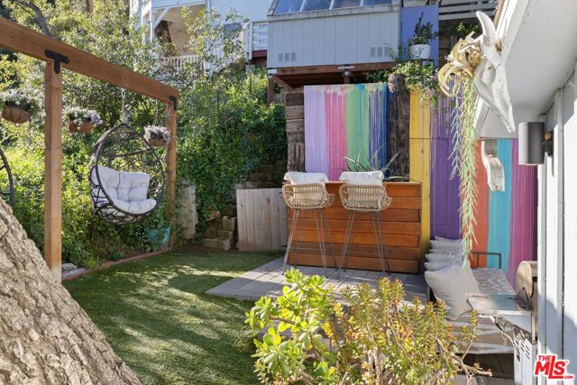 21936 Canon Drive, Topanga CA: https://media.crmls.org/mediaz/aef33236-e163-4f9d-9ec9-6ff1ea93c14b.jpg