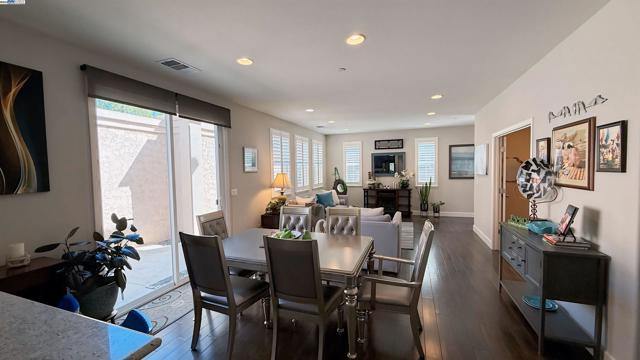 131 Lusitano Way, Gilroy CA: https://media.crmls.org/mediaz/aef36298-4511-417d-838a-20a5837a9bee.jpg