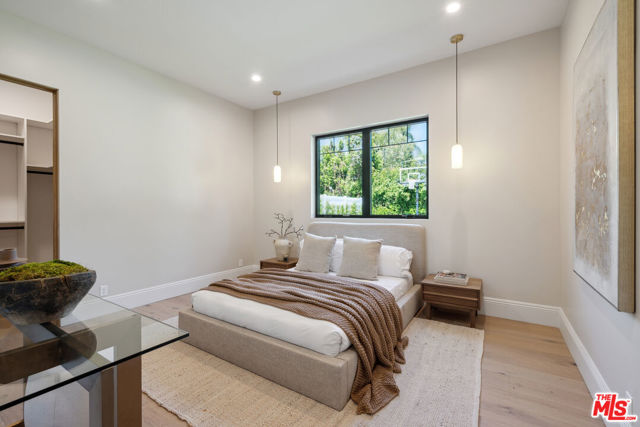 5036 Woodley Avenue, Encino CA: https://media.crmls.org/mediaz/aef39607-f15b-4d07-9790-002e5e435fb7.jpg