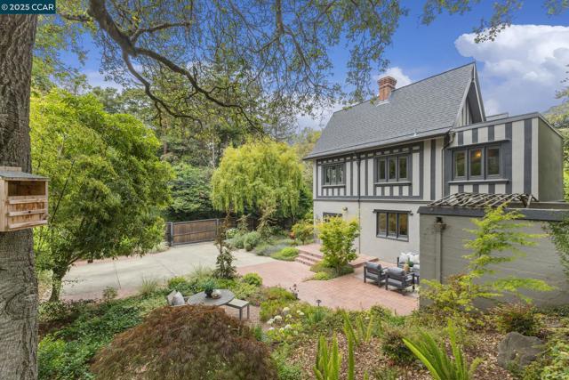 91 Tunnel Rd, Berkeley CA: https://media.crmls.org/mediaz/aef39a27-c3c8-4d50-a175-295d65f01446.jpg
