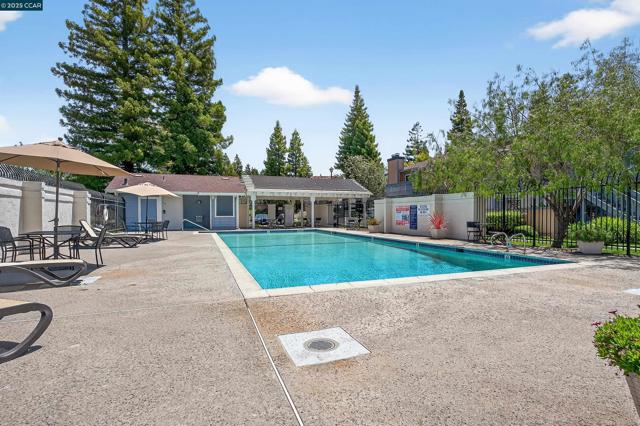 15 Glenwood, Hercules CA: https://media.crmls.org/mediaz/aef3ecbf-d428-48b6-b86d-cc1ad90d1812.jpg