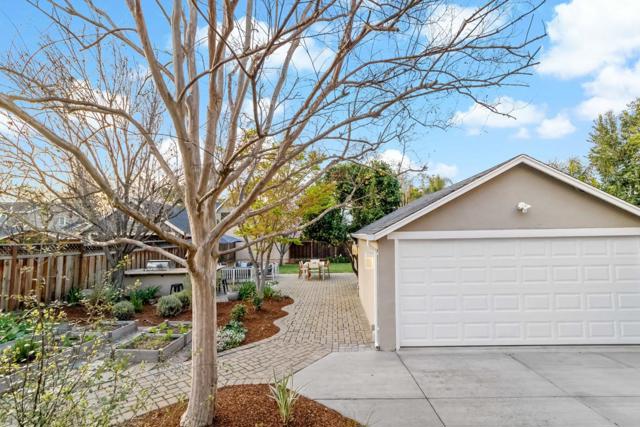 847 Willow Glen Way, San Jose CA: https://media.crmls.org/mediaz/aef4636e-daef-4ed8-91f1-b21689a84821.jpg