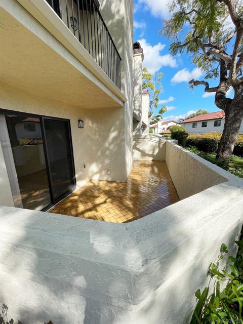 4165 Porte de Merano, San Diego, California 92122, 3 Bedrooms Bedrooms, ,2 BathroomsBathrooms,Townhouse,For Sale,Porte de Merano,250020986SD