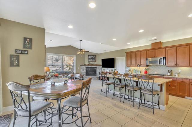 46347 Opah Drive, Ahwahnee CA: https://media.crmls.org/mediaz/aef52171-0b34-4327-ae10-0b8da29d295a.jpg