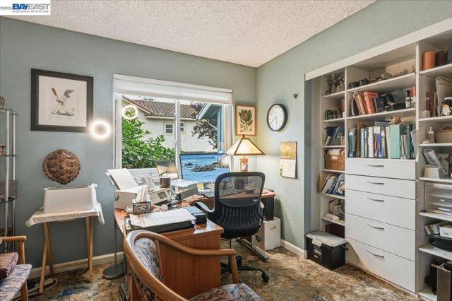 466 Crystalline Dr, Fremont CA: https://media.crmls.org/mediaz/aef5241e-a03b-41c8-a4bf-268f308bd326.jpg