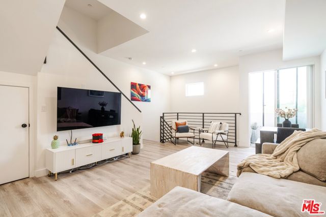 4912 S Centinela Avenue, Los Angeles CA: https://media.crmls.org/mediaz/aef556c2-d9e5-4773-a819-bcbf80f20ff6.jpg