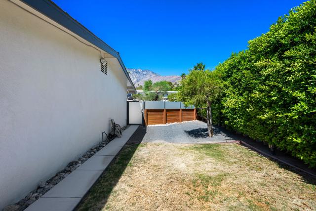 2360 N Palermo Drive, Palm Springs CA: https://media.crmls.org/mediaz/aef5722b-f362-4c31-8665-9cd3ab484a49.jpg