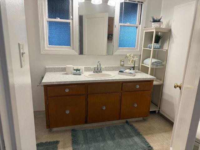 20575 Forest Avenue, Castro Valley CA: https://media.crmls.org/mediaz/aef58fae-6ac8-4d4d-8606-e196a17e3aa1.jpg