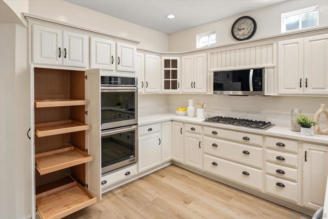 260 H Avenue, Coronado CA: https://media.crmls.org/mediaz/aef5dede-5739-4801-b25c-6f9305b5dec2.jpg