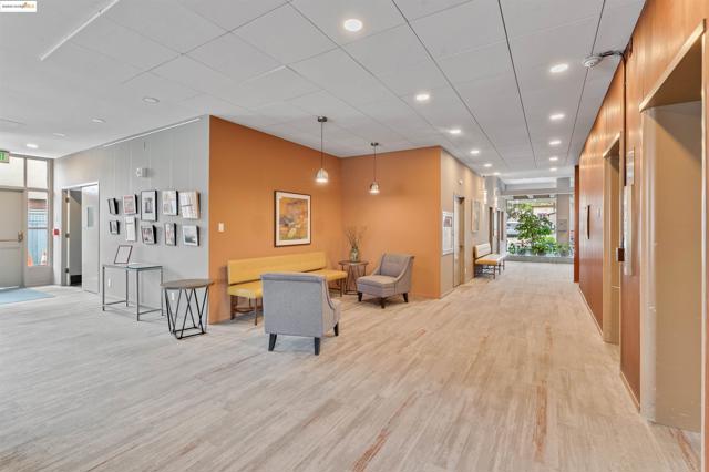 2550 Dana St, Berkeley CA: https://media.crmls.org/mediaz/aef652bf-07eb-4ade-b232-841b3e0df534.jpg