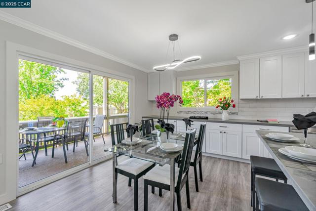 2900 Tice Creek Dr, Walnut Creek CA: https://media.crmls.org/mediaz/aef85891-7292-4a6f-b20e-0a54a81831b5.jpg