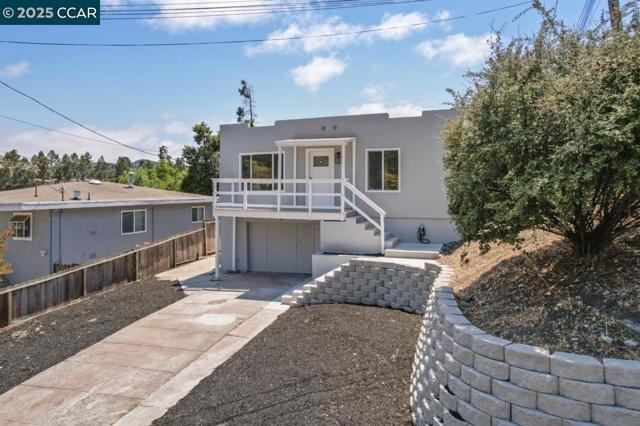 1923 Thompson Ln, El Sobrante CA: https://media.crmls.org/mediaz/aef8ed3e-9fc8-44c4-9030-0b8417af1ea6.jpg