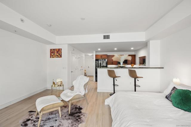 206 Park Blvd, San Diego CA: https://media.crmls.org/mediaz/aef8f8c0-4320-40f3-862a-245548f7db56.jpg