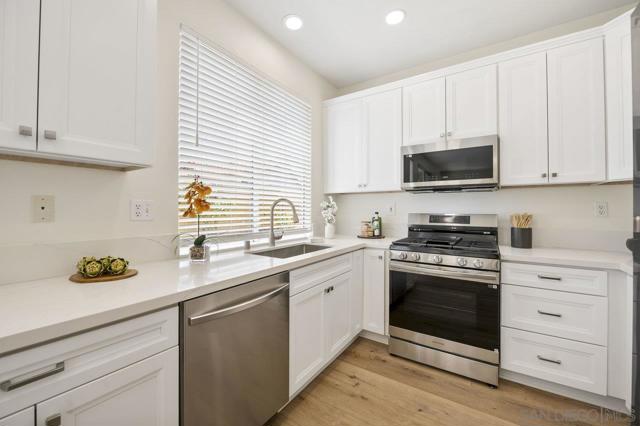 4087 Ivey Vista, Oceanside CA: https://media.crmls.org/mediaz/aef99639-af26-42d9-ad76-cdfdf8e85de8.jpg