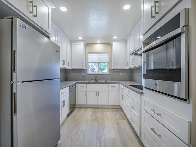 1221 Broadway, Santa Cruz CA: https://media.crmls.org/mediaz/aefa9ce5-efa9-4f88-979e-4406a6da664e.jpg
