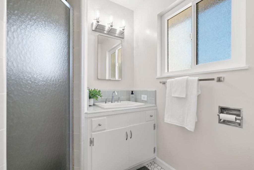 https://media.crmls.org/mediaz/aefadc53-65a1-431f-b407-5396c53b69ef.jpg?preset=X-Large