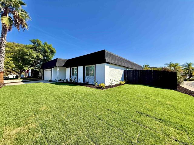 8815 Jackie Dr, San Diego CA: https://media.crmls.org/mediaz/aefb1e8d-07c7-4323-bab4-e7202723e130.jpg