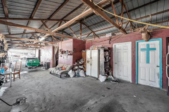 1500 Gilman Road, Gilroy CA: https://media.crmls.org/mediaz/aefbb7d6-5be9-4334-a2d3-8ccb779ccd43.jpg