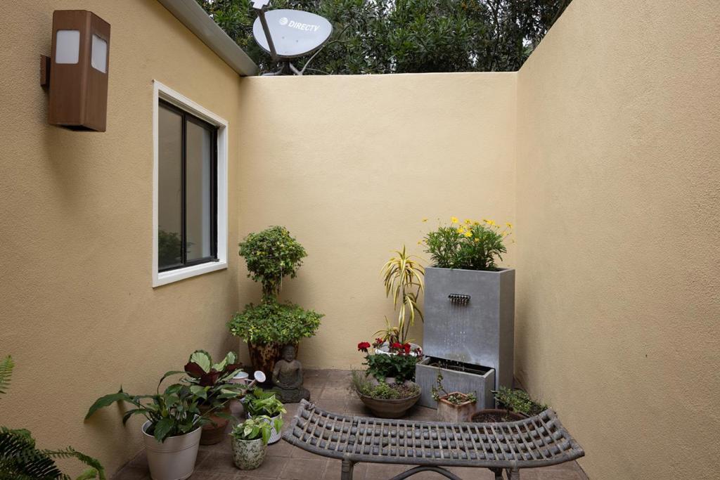 https://media.crmls.org/mediaz/aefcd73d-d492-4fd8-b343-ceb2ffb44da9.jpg?preset=X-Large