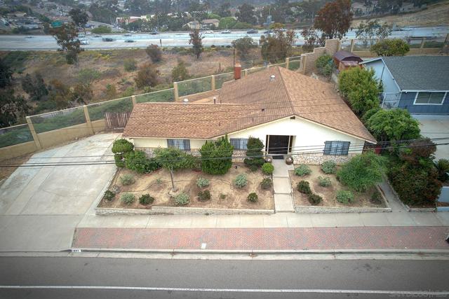 945 Nacion Avenue, Chula Vista CA: https://media.crmls.org/mediaz/aefcddc7-355a-47b6-9c62-2d1aab676835.jpg